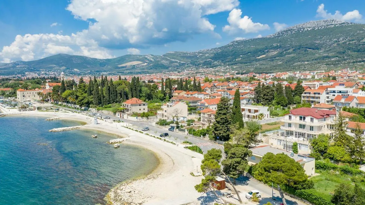 Hotel Riva Kastela With Swimming Pool